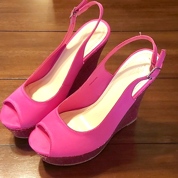 Le Chateau Fuchsia Glitter Wedges - Picture 1 of 4